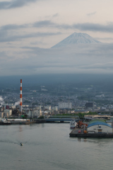 霞む霊峰