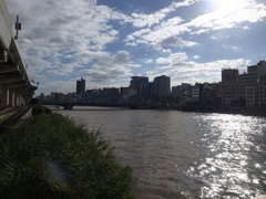 流れる空、浅草より。