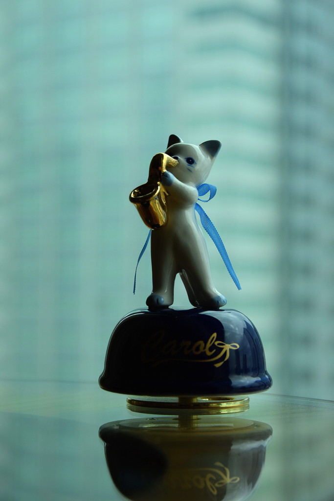 静かに流れる音色。