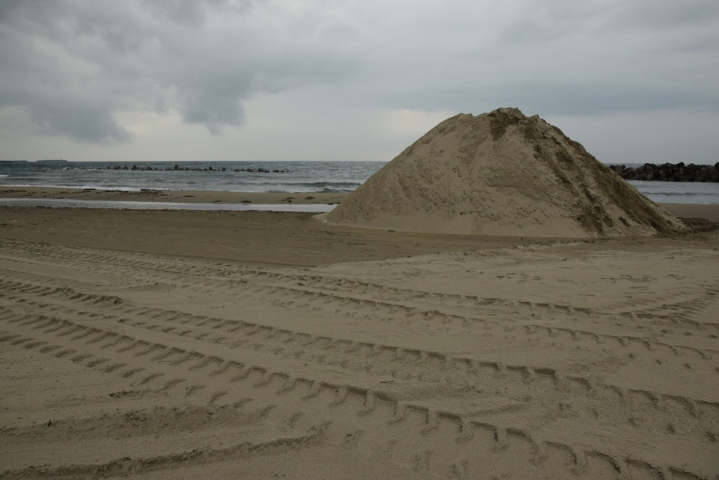 海岸に山 出現!