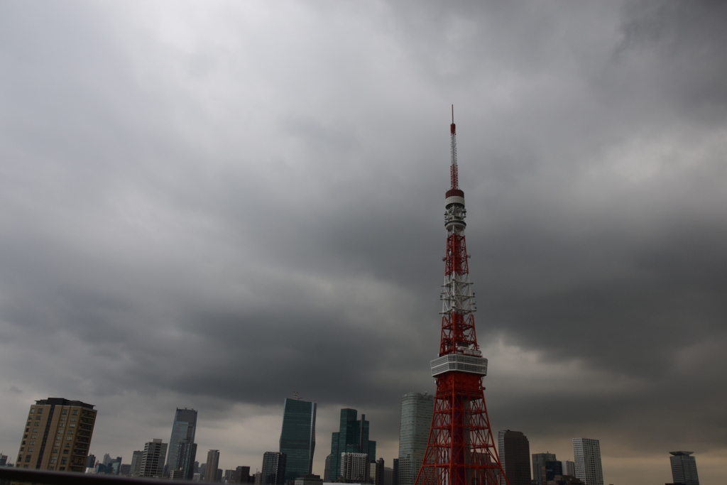 怪しい雲行き。ゴジラ？
