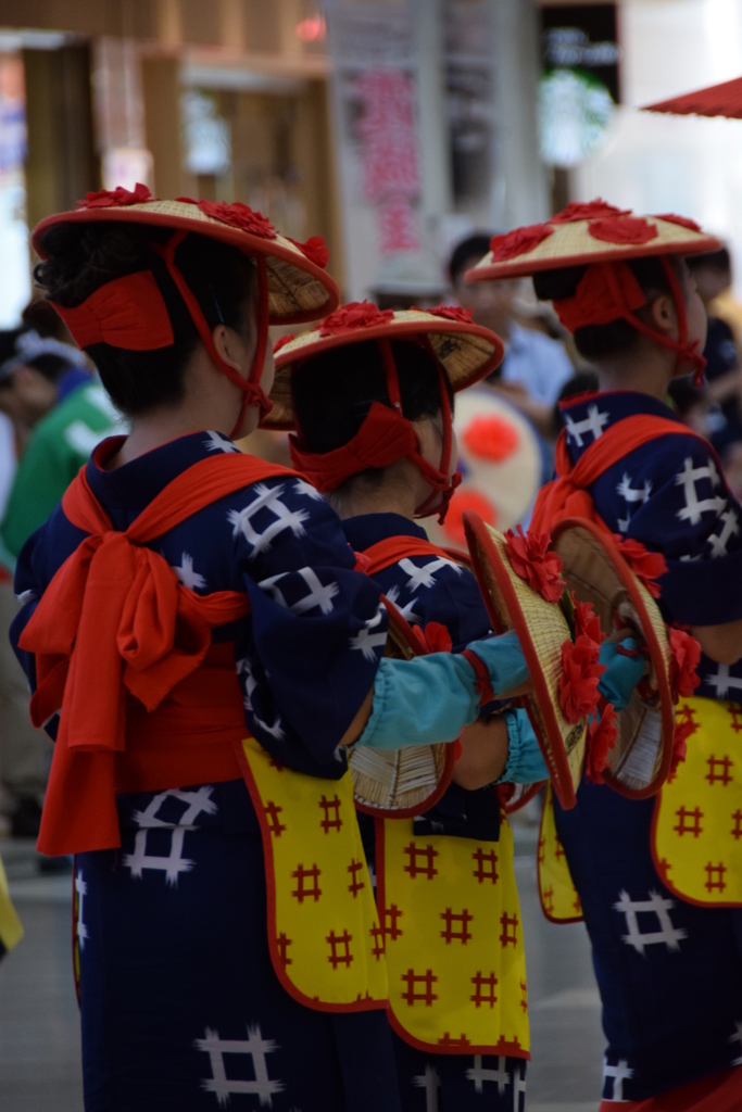 やっしょう、まかしょう、しゃんしゃんしゃん、掛け声響く。