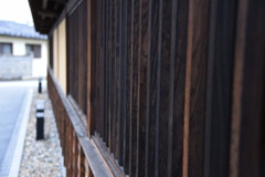 格子の規律に惹かれる。