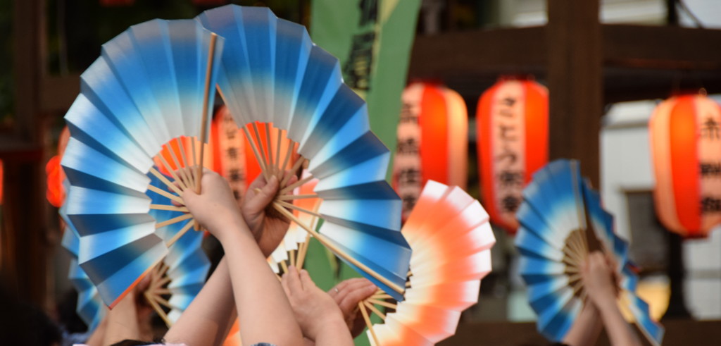 どんどこどんどこ、すずめが跳ぶよ。