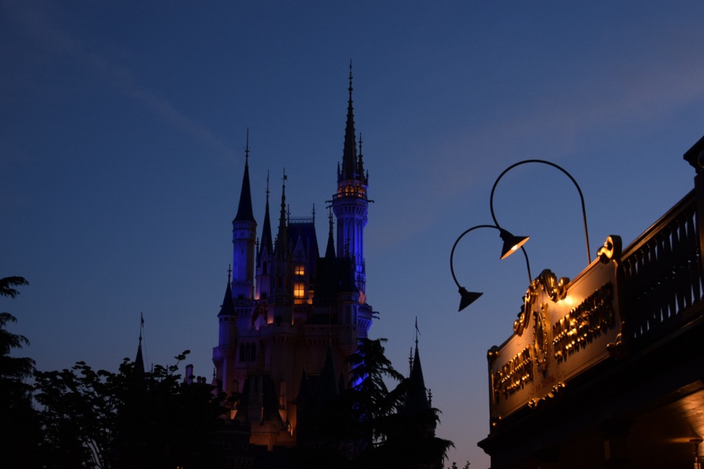 夢の国はしっとり暮れて。