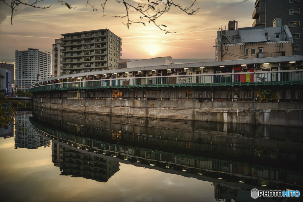 ハーモニカ横丁の夕暮れ