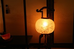 夏の夜、西瓜に忍び寄る手が！？