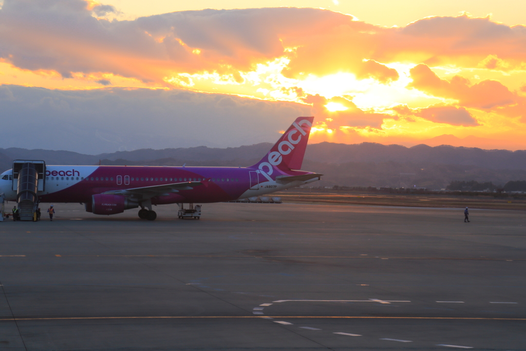 仙台空港の夕暮れ