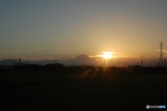 夕刻に始まる