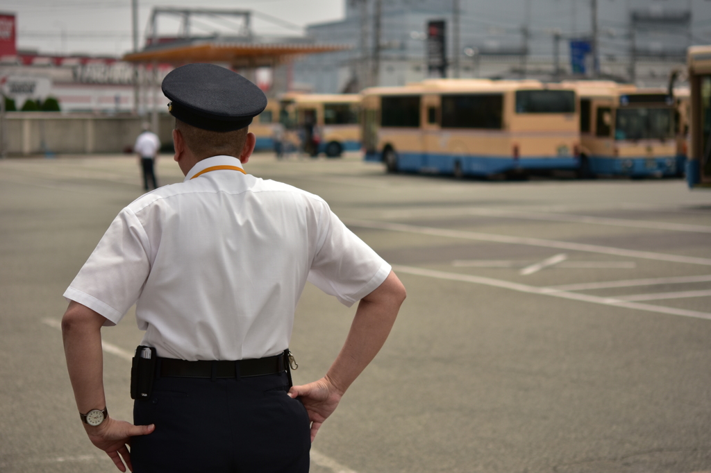 バス運転手の背中