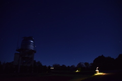 地上の灯と夜空の光