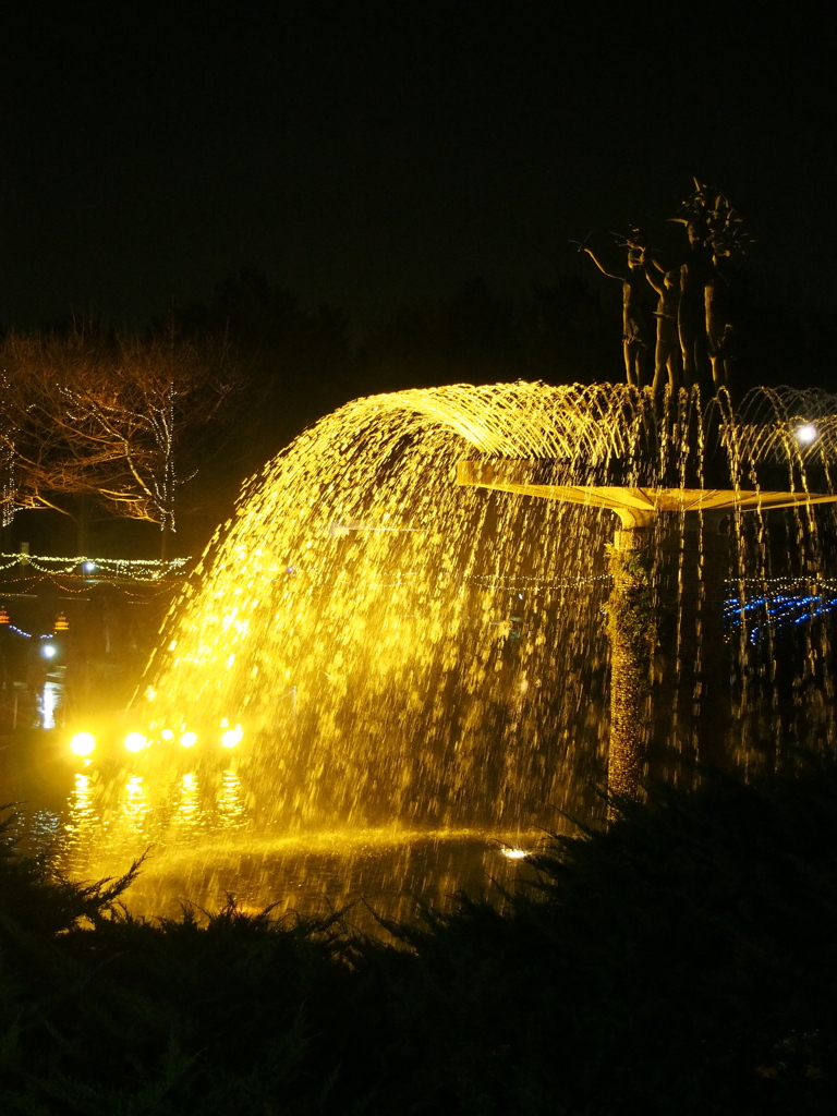 Fountain filled with gold1