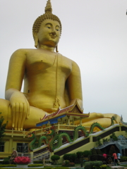 ワットムアンの仏像1