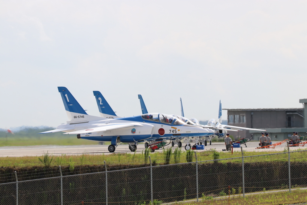 ブルーインパルス基地上空訓練ベース帰投1