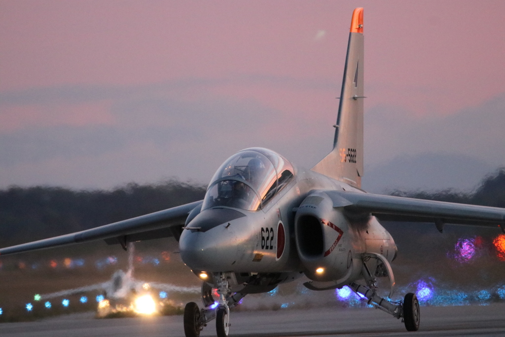 松島基地夜間訓練終了 T-4