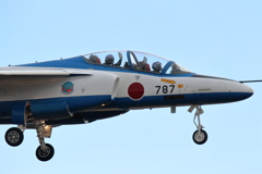 171220松島基地上空訓練 着陸お手振り