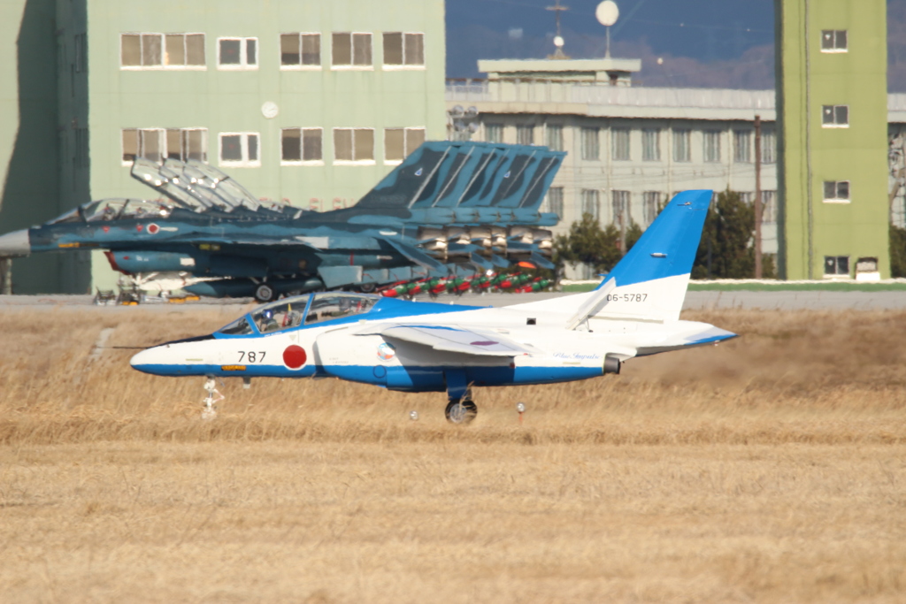 基地上空訓練終了 着陸