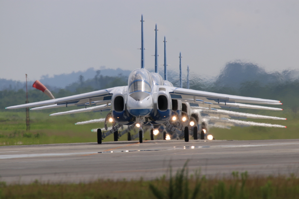 ブルーインパルス基地上空訓練終了ベース帰投2