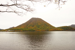 染まる榛名山