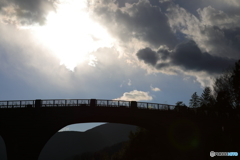 橋と太陽