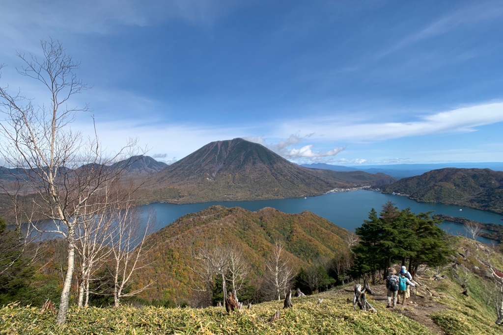 中禅寺湖と男体山