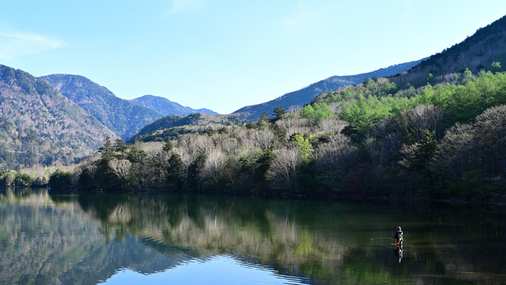 深山の春近し