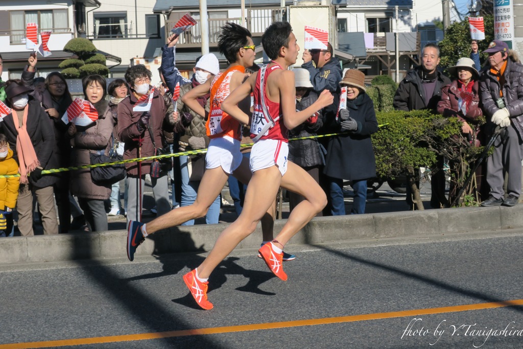 湘南の応援団前でデッドヒート