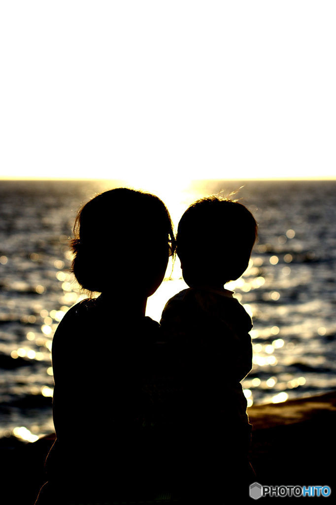 夕陽をバックに