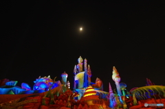 海中の城、月を見た