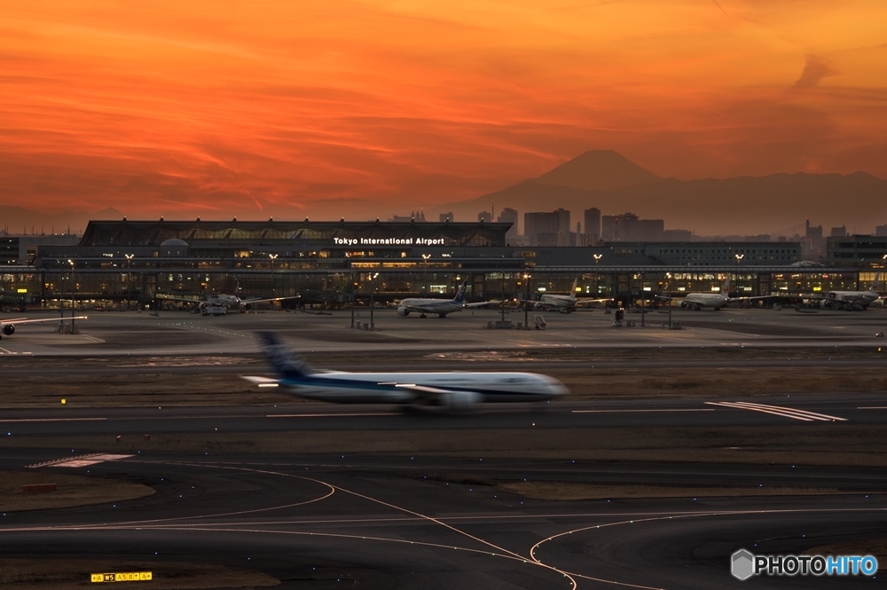 夕焼けの羽田空港
