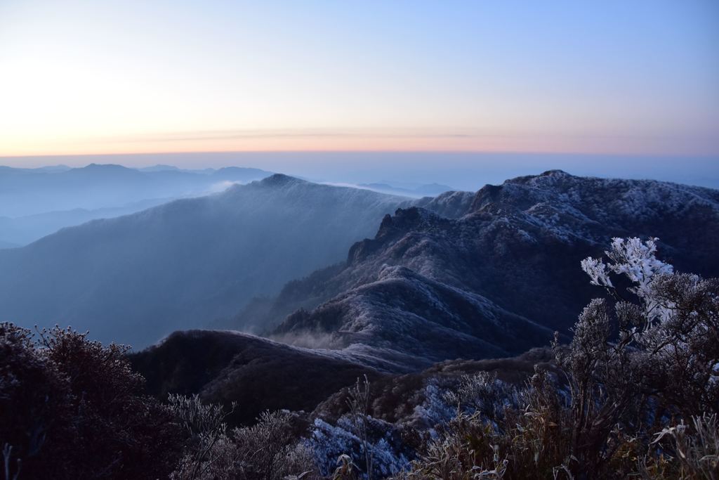 祖母山の朝