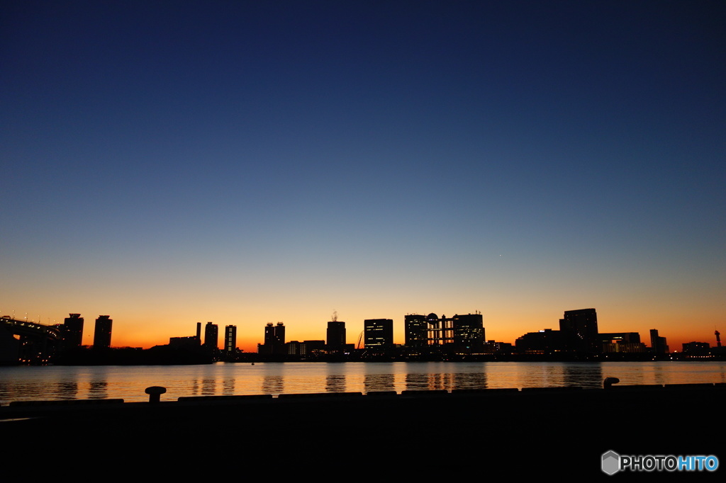 お台場の夜明け