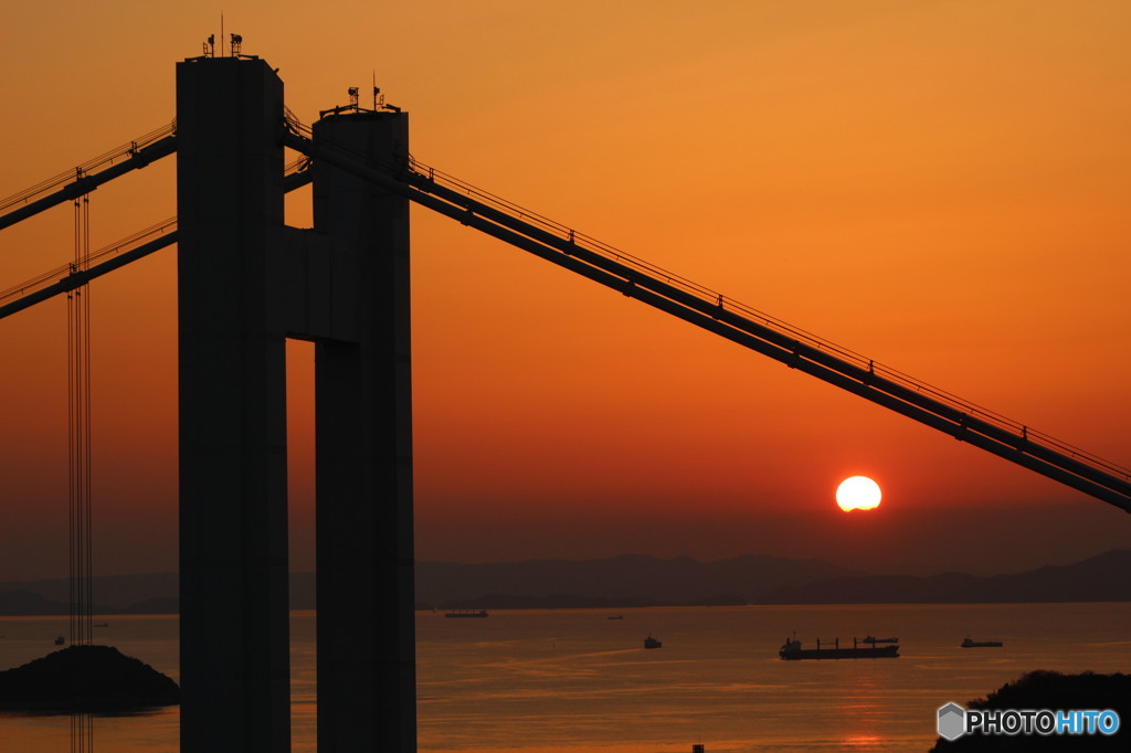  瀬戸大橋と夕日 鷲羽山山頂にて