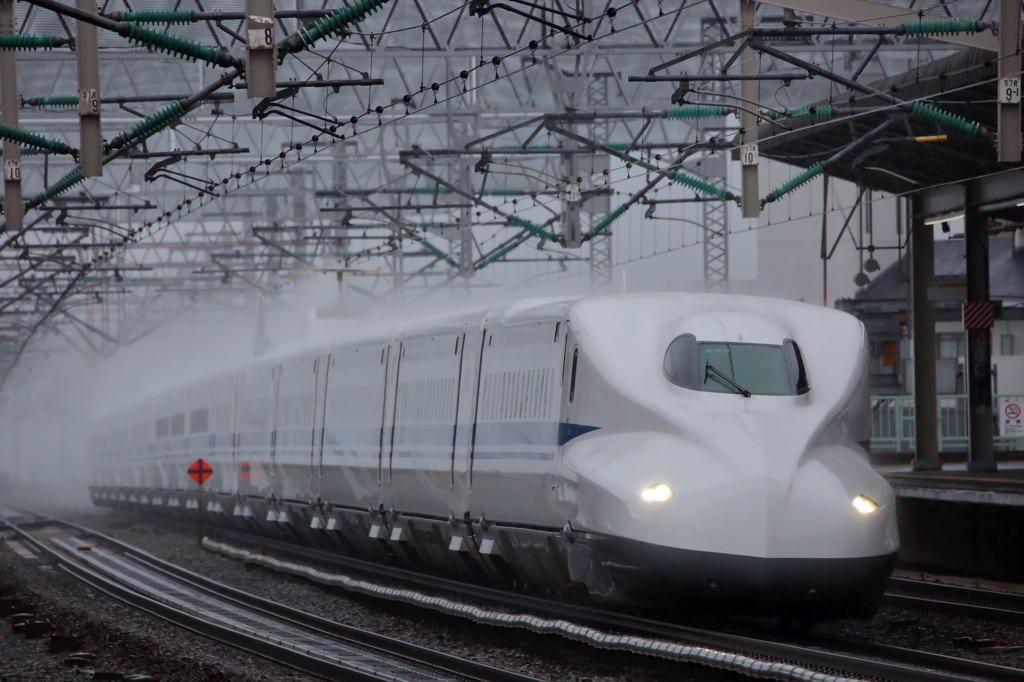 雨を切り裂いて