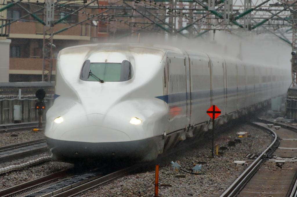 雨を切り裂いて
