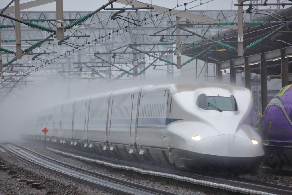雨を切り裂いて
