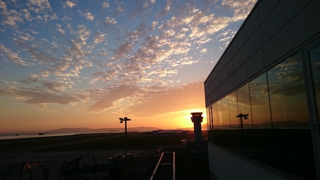 夕暮れの神戸空港