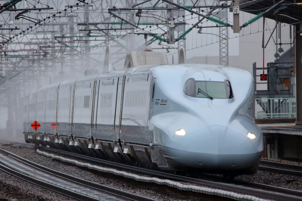 雨を切り裂いて