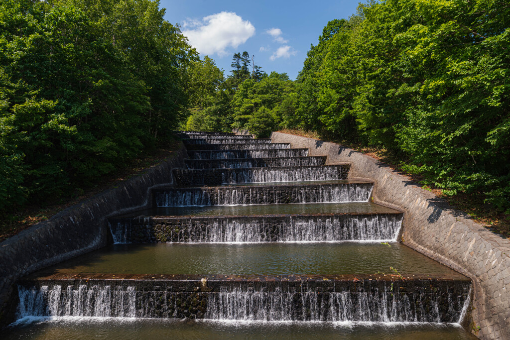 奥沢水源地 階段式溢流路