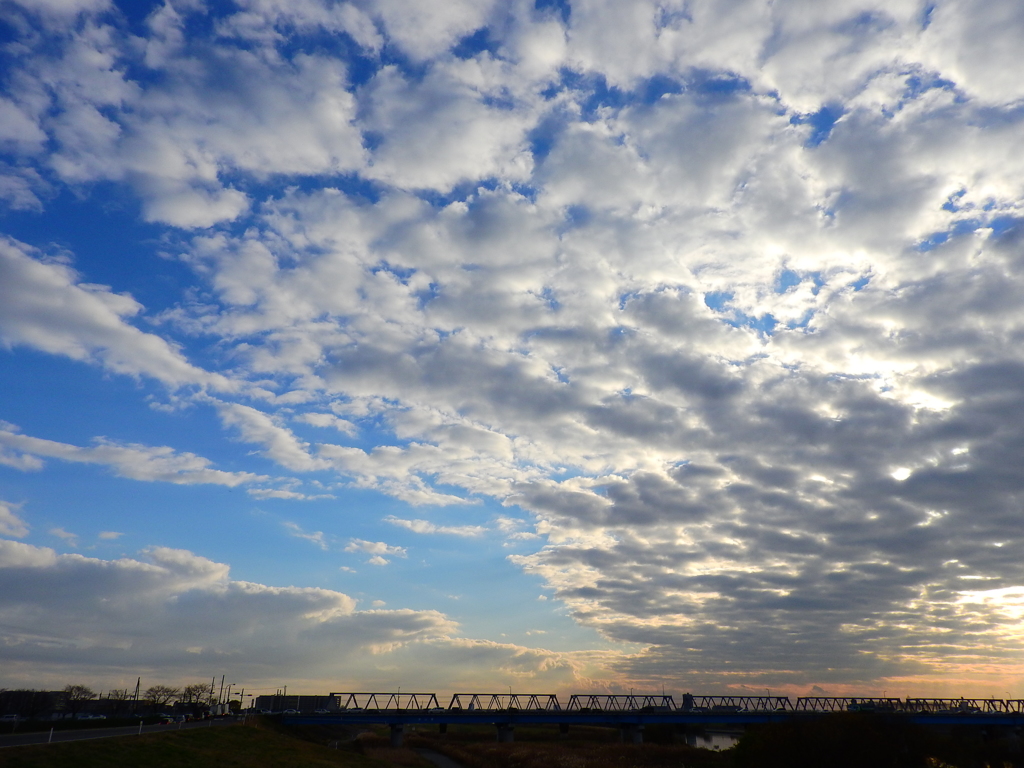 青空と雲と夕暮れと