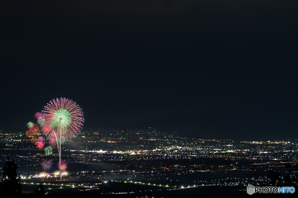 花火と夜景のコラボ1