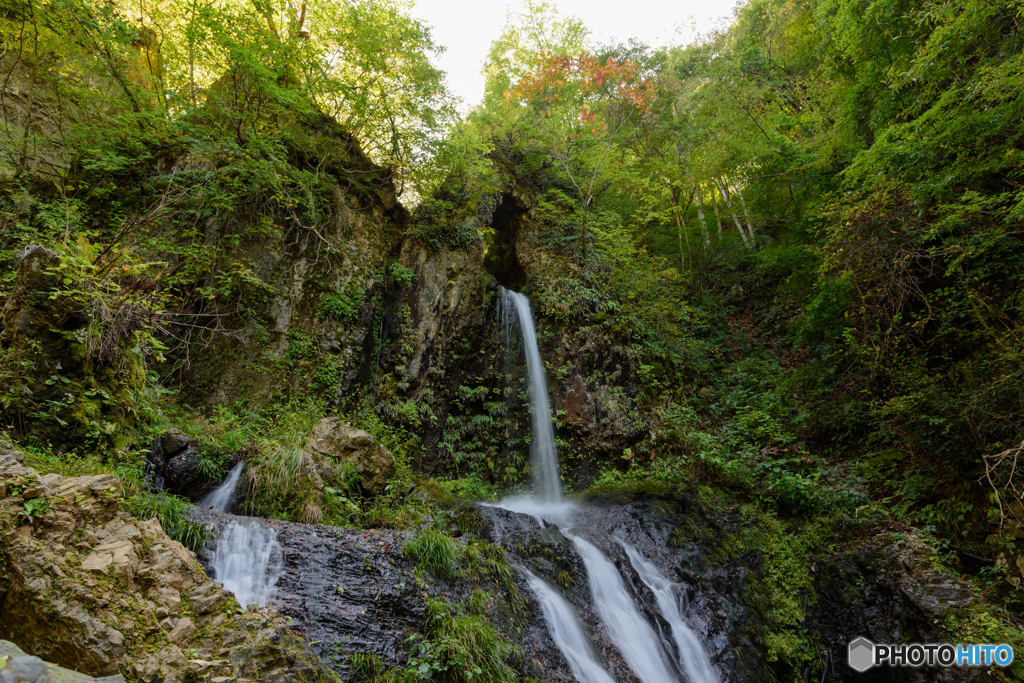 山形県　くぐり滝