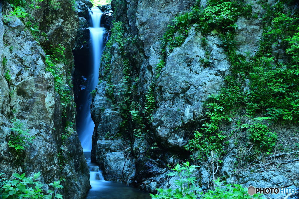 山奥の秘滝