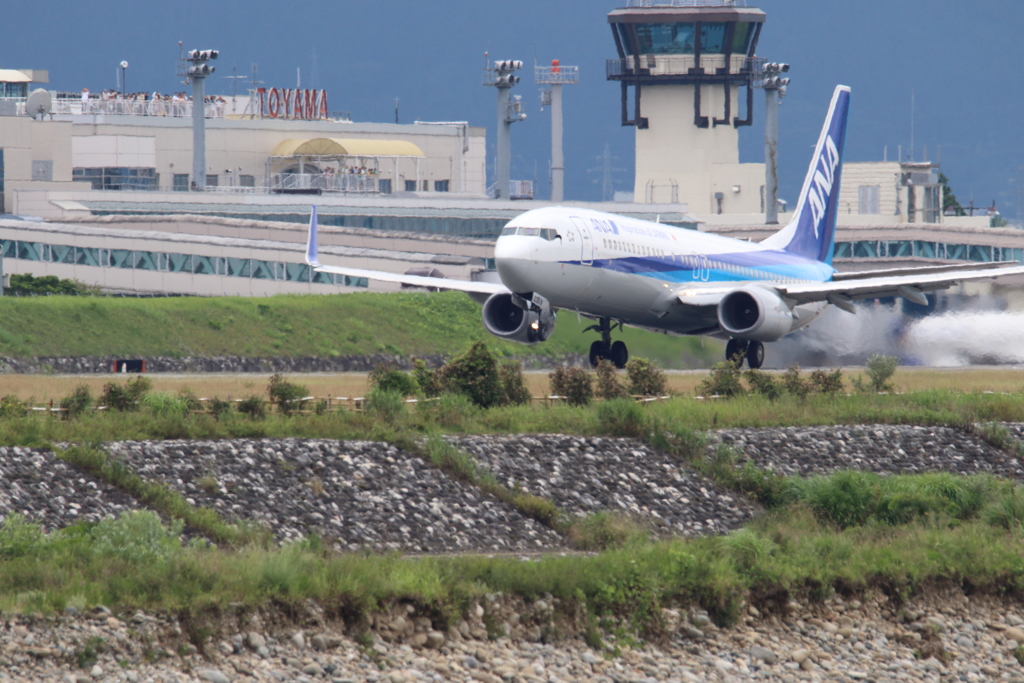 富山空港