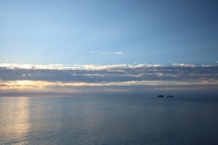 青空と雲と海と小島