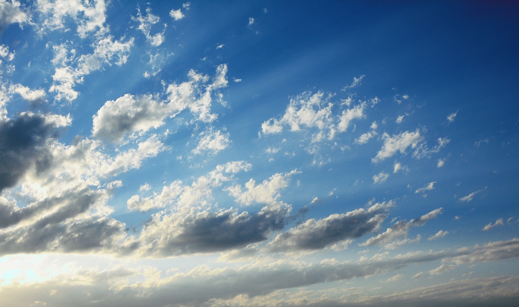 昼下がりの空