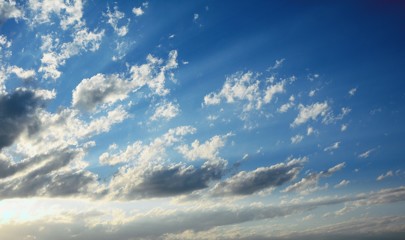 昼下がりの空