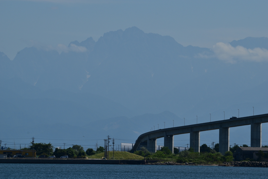 浮かぶ立山連峰