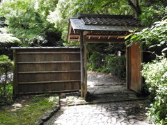 公園の中にあった門