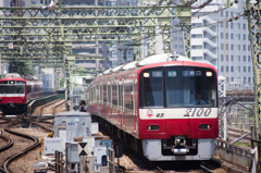 京急2100形 品川駅から泉岳寺方面